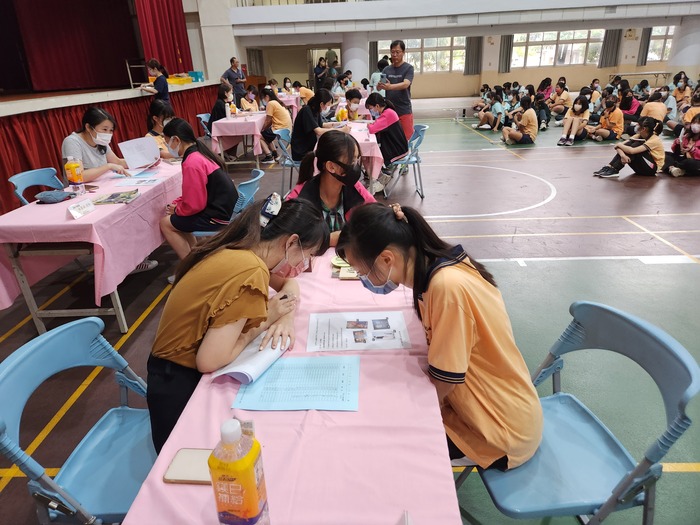 二年級英文口說測驗，地點活動中心，共五張圖片