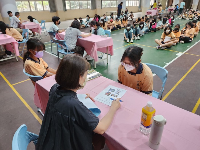 二年級英文口說測驗，地點活動中心，共五張圖片