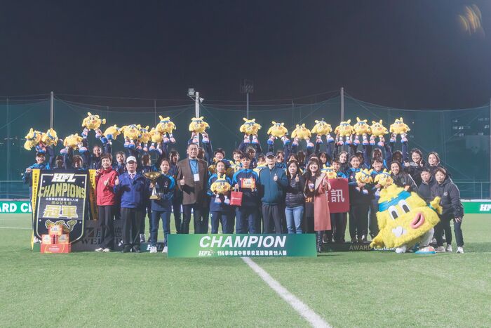 114學年度中等學校足球聯賽11人制國女組冠軍圖片