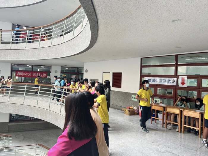 114年國中教育會考-五權國中全體教師為你們加油，地點新民高中，共三張圖片圖片